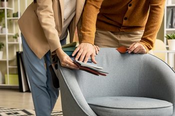 張り替えを終えたヴィクトリアン椅子の全体写真